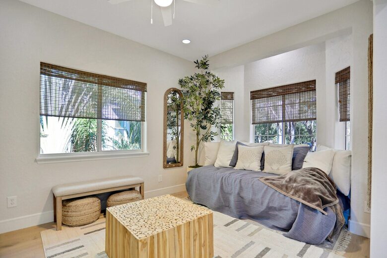 Driftwood Dreams Waterfront Retreat with Pool and Game Room - Palm Harbor, Florida