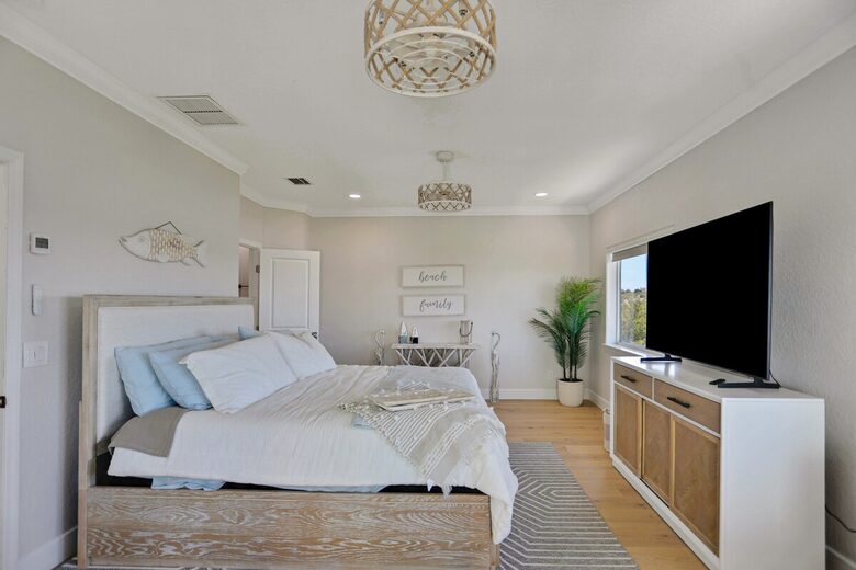Driftwood Dreams Waterfront Retreat with Pool and Game Room - Palm Harbor, Florida