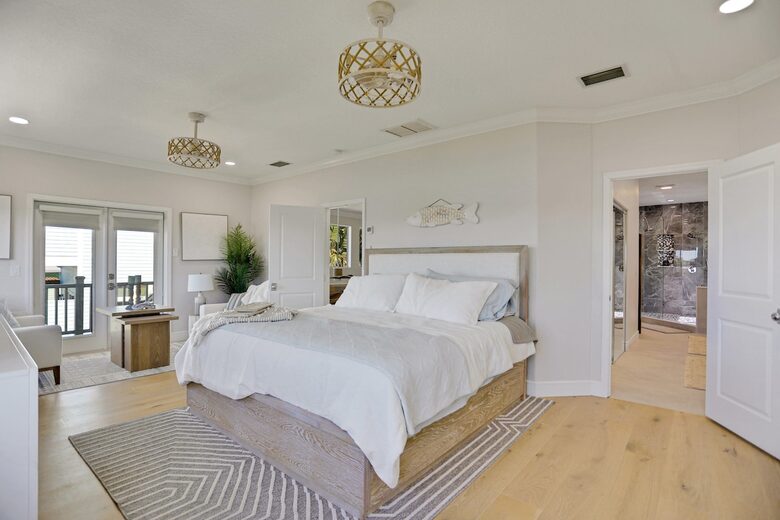 Driftwood Dreams Waterfront Retreat with Pool and Game Room - Palm Harbor, Florida