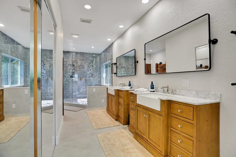 Driftwood Dreams Waterfront Retreat with Pool and Game Room - Palm Harbor, Florida