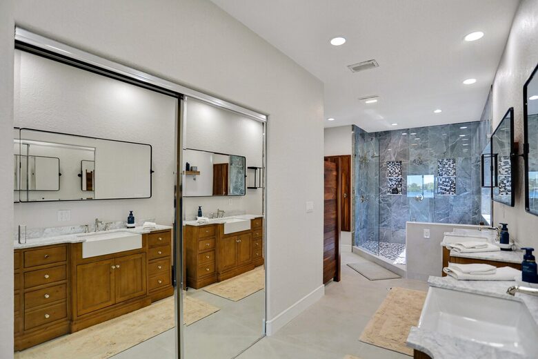 Driftwood Dreams Waterfront Retreat with Pool and Game Room - Palm Harbor, Florida