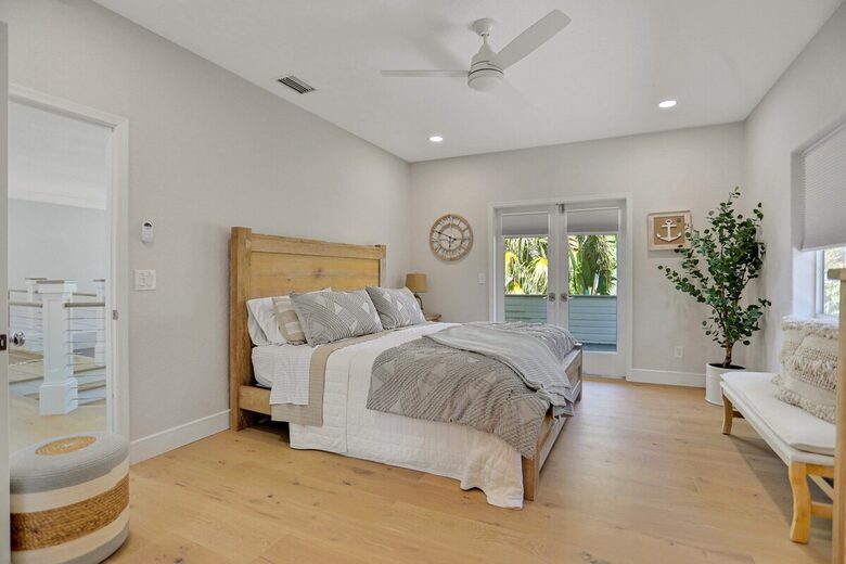 Driftwood Dreams Waterfront Retreat with Pool and Game Room - Palm Harbor, Florida
