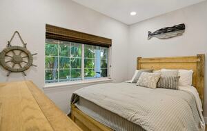 Driftwood Dreams Waterfront Retreat with Pool and Game Room - Palm Harbor, Florida