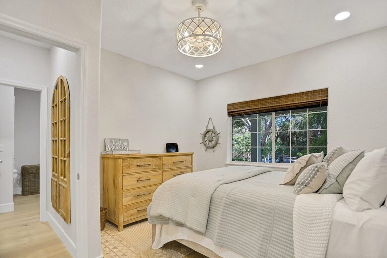 Driftwood Dreams Waterfront Retreat with Pool and Game Room - Palm Harbor, Florida