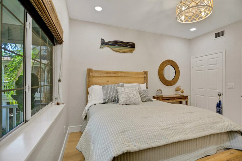 Driftwood Dreams Waterfront Retreat with Pool and Game Room - Palm Harbor, Florida