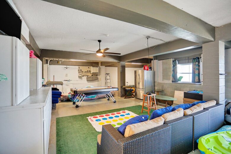 Driftwood Dreams Waterfront Retreat with Pool and Game Room - Palm Harbor, Florida