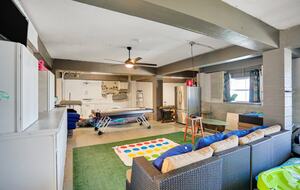 Driftwood Dreams Waterfront Retreat with Pool and Game Room - Palm Harbor, Florida