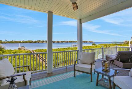 Driftwood Dreams Waterfront Retreat with Pool and Game Room - Palm Harbor, Florida