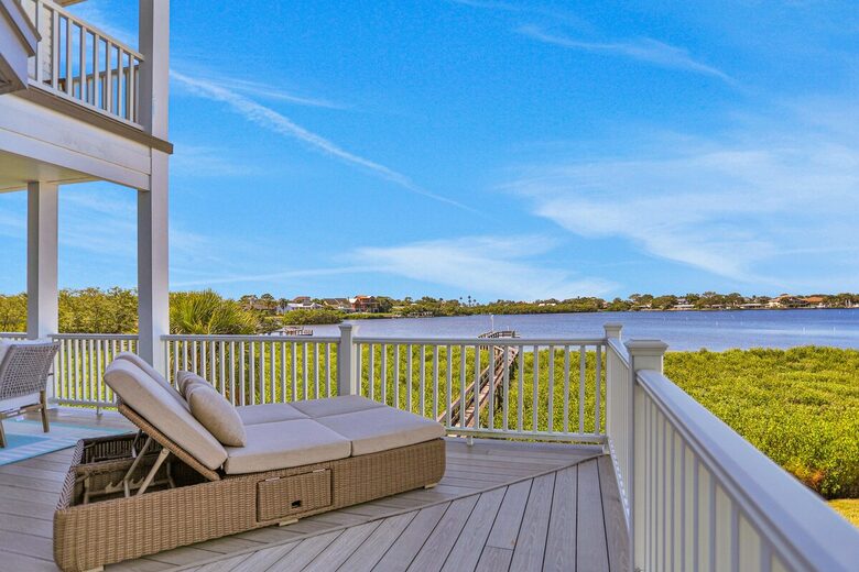 Driftwood Dreams Waterfront Retreat with Pool and Game Room - Palm Harbor, Florida