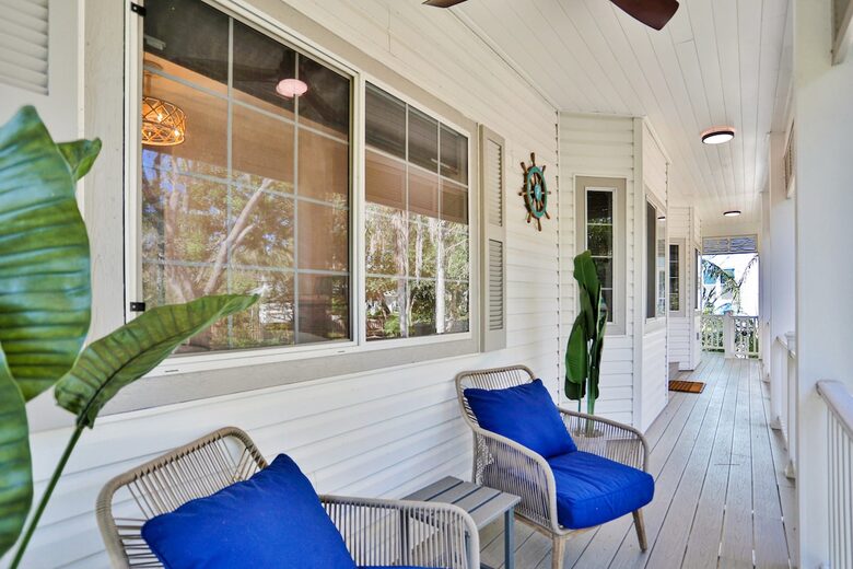 Driftwood Dreams Waterfront Retreat with Pool and Game Room - Palm Harbor, Florida