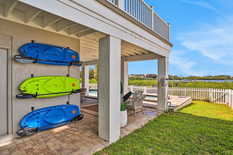 Driftwood Dreams Waterfront Retreat with Pool and Game Room - Palm Harbor, Florida