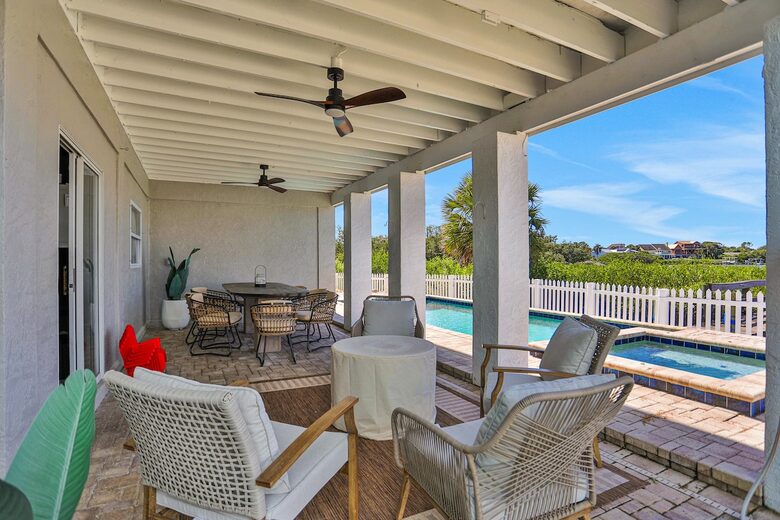 Driftwood Dreams Waterfront Retreat with Pool and Game Room - Palm Harbor, Florida