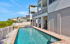 Driftwood Dreams Waterfront Retreat with Pool and Game Room - Palm Harbor, Florida