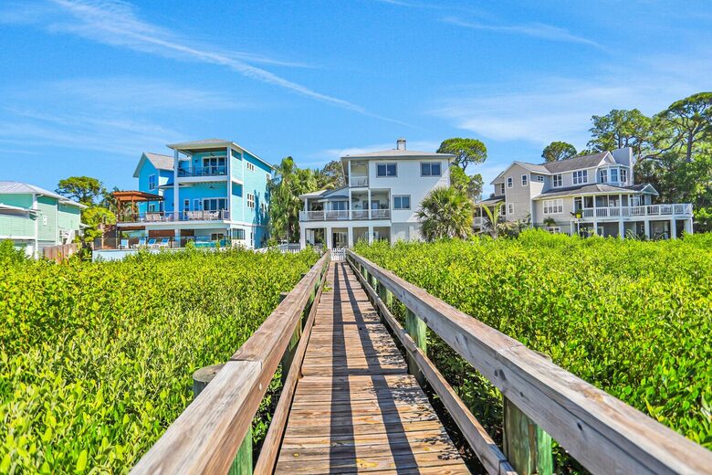Driftwood Dreams Waterfront Retreat with Pool and Game Room - Palm Harbor, Florida