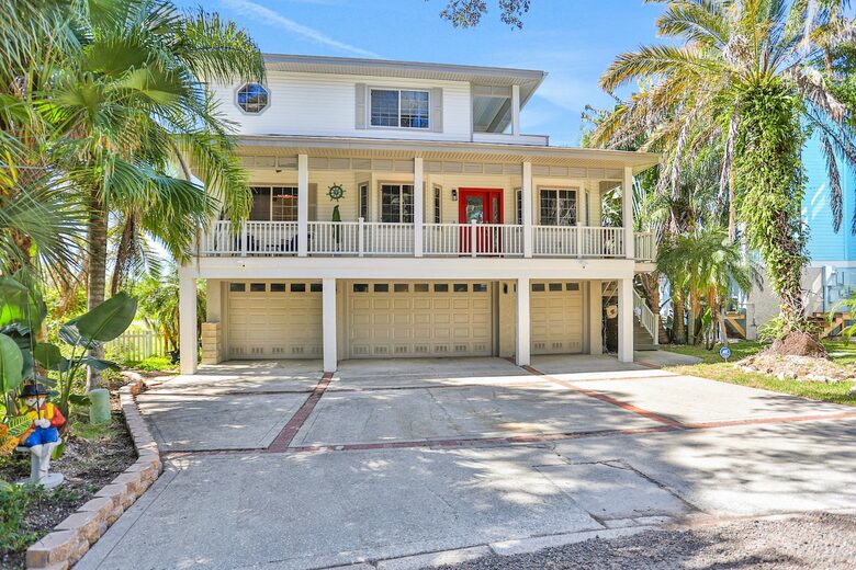 Driftwood Dreams Waterfront Retreat with Pool and Game Room - Palm Harbor, Florida