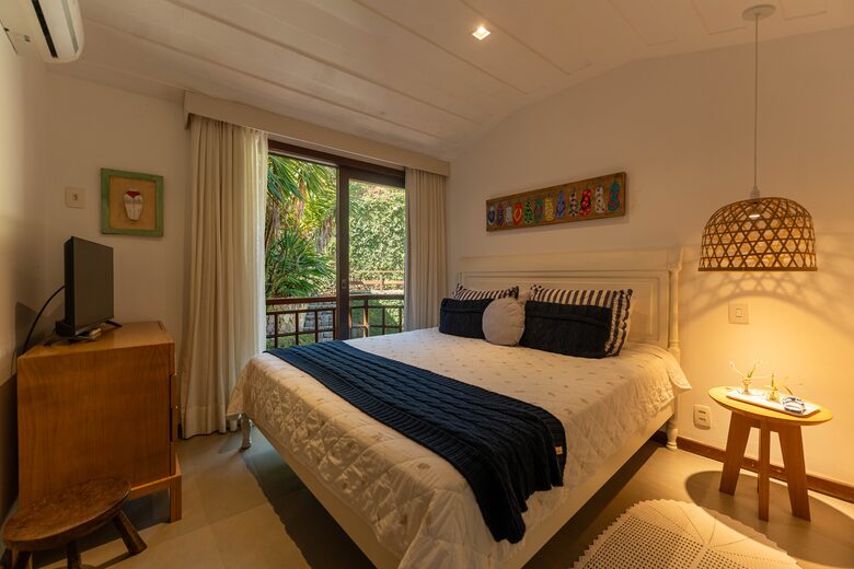 A Grand Waterfront Estate on Angra’s Enchanting Costa Verde - Angra dos Reis, Brazil