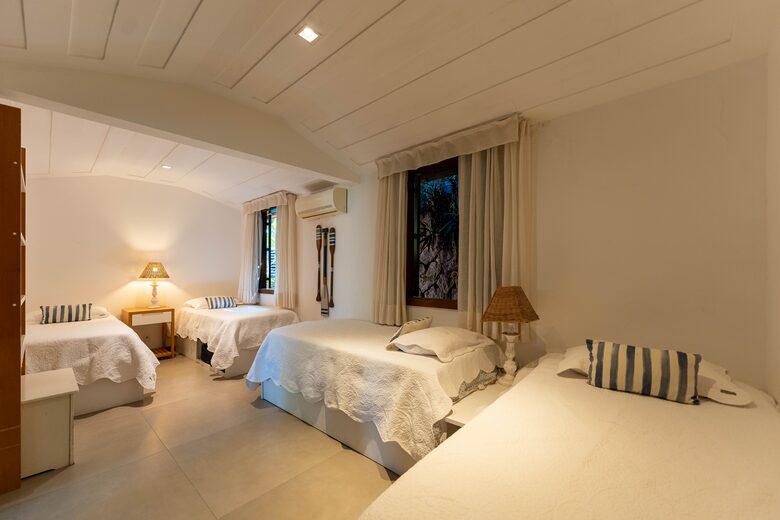 A Grand Waterfront Estate on Angra’s Enchanting Costa Verde - Angra dos Reis, Brazil
