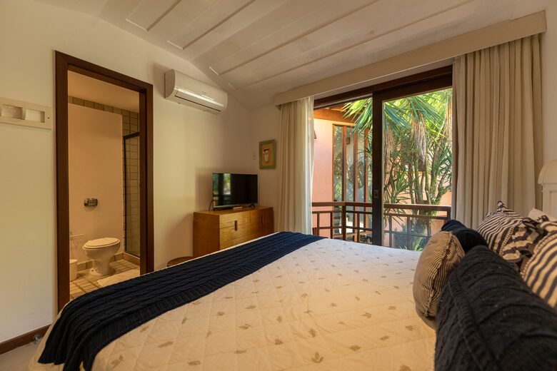 A Grand Waterfront Estate on Angra’s Enchanting Costa Verde - Angra dos Reis, Brazil