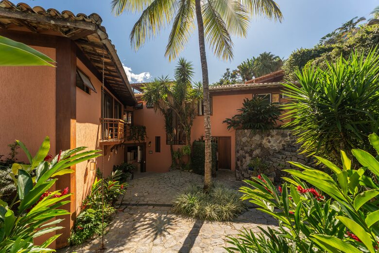 A Grand Waterfront Estate on Angra’s Enchanting Costa Verde - Angra dos Reis, Brazil