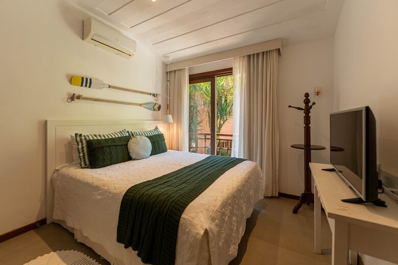 A Grand Waterfront Estate on Angra’s Enchanting Costa Verde - Angra dos Reis, Brazil