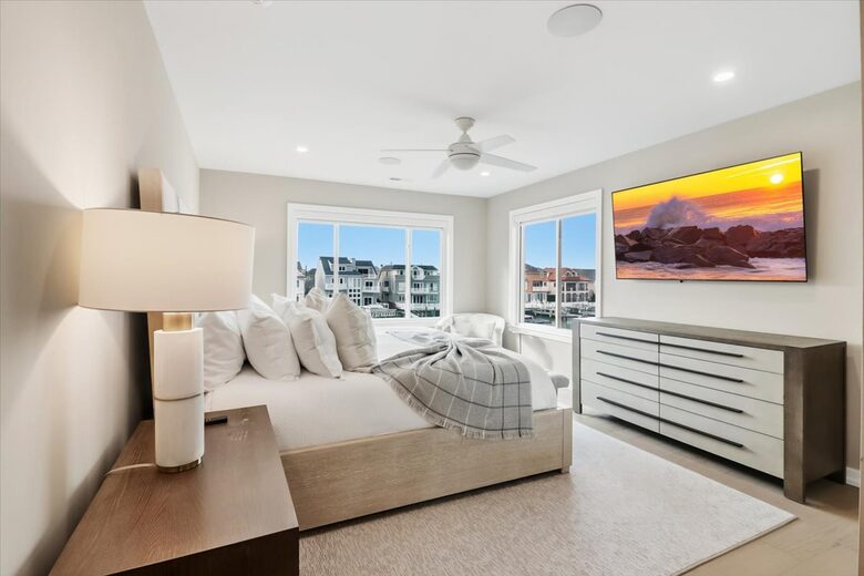 Margate Bayfront Home with Private Dock - Margate City, New Jersey