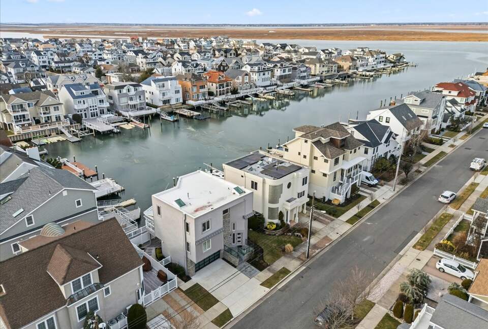 Margate Bayfront Home with Private Dock - Margate City, New Jersey