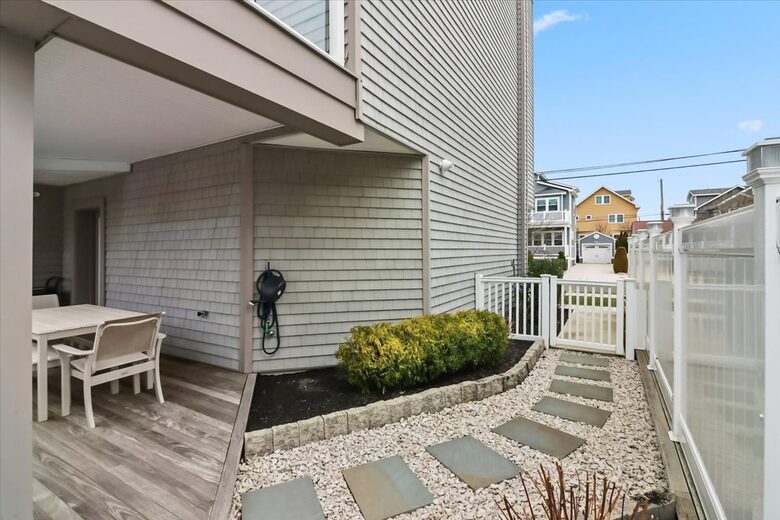 Margate Bayfront Home with Private Dock - Margate City, New Jersey
