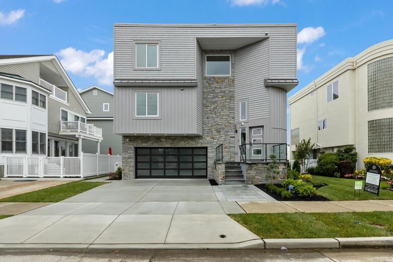 Margate Bayfront Home with Private Dock - Margate City, New Jersey
