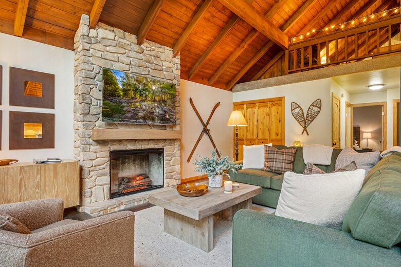 Pinetop Lakes Golf Chalet with Firepit Deck - Pinetop, Arizona