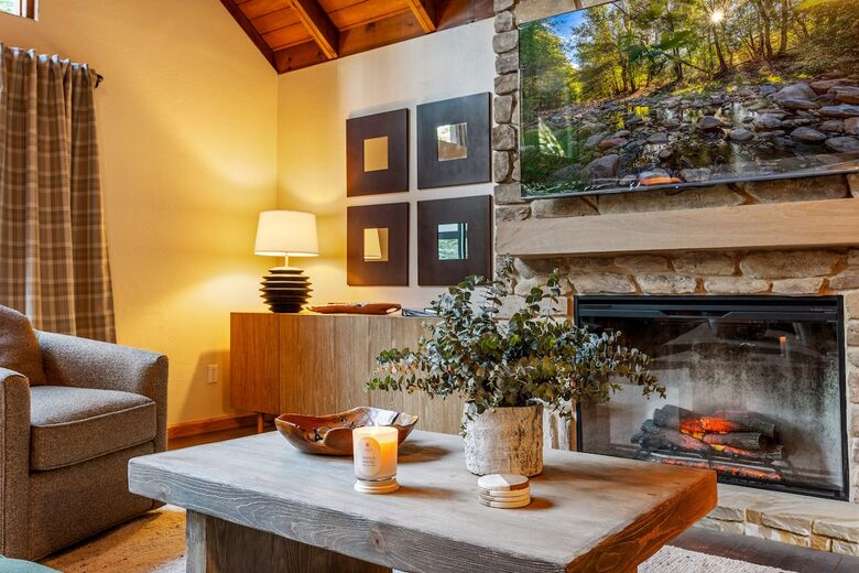 Pinetop Lakes Golf Chalet with Firepit Deck - Pinetop, Arizona