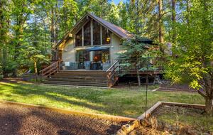 Pinetop Lakes Golf Chalet with Firepit Deck - Pinetop, Arizona
