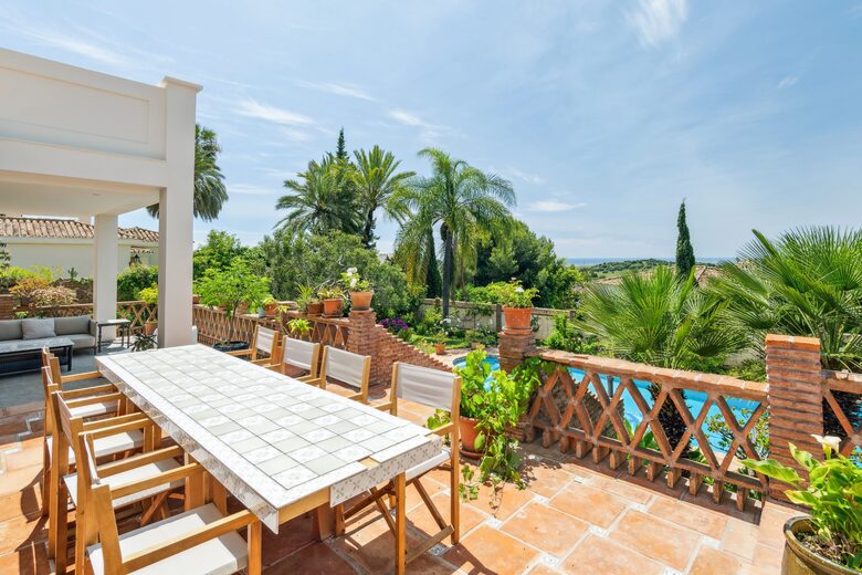 Elegant Six Bedroom Villa near Marbella and Estepona - Benahavis, Spain