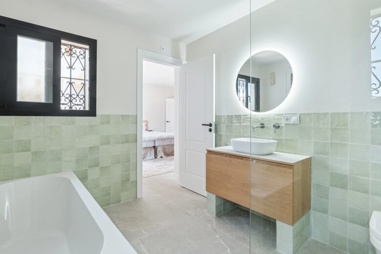 Elegant Six Bedroom Villa near Marbella and Estepona - Benahavis, Spain
