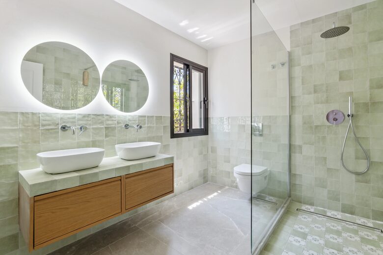 Elegant Six Bedroom Villa near Marbella and Estepona - Benahavis, Spain