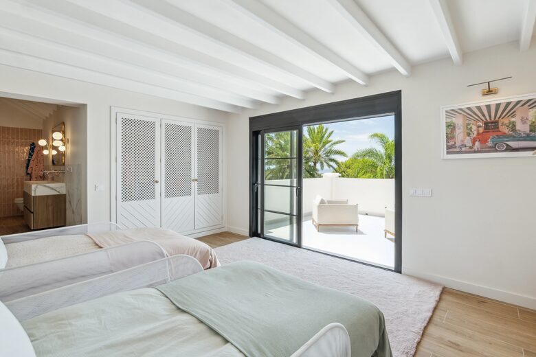 Elegant Six Bedroom Villa near Marbella and Estepona - Benahavis, Spain