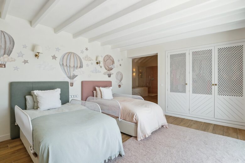 Elegant Six Bedroom Villa near Marbella and Estepona - Benahavis, Spain