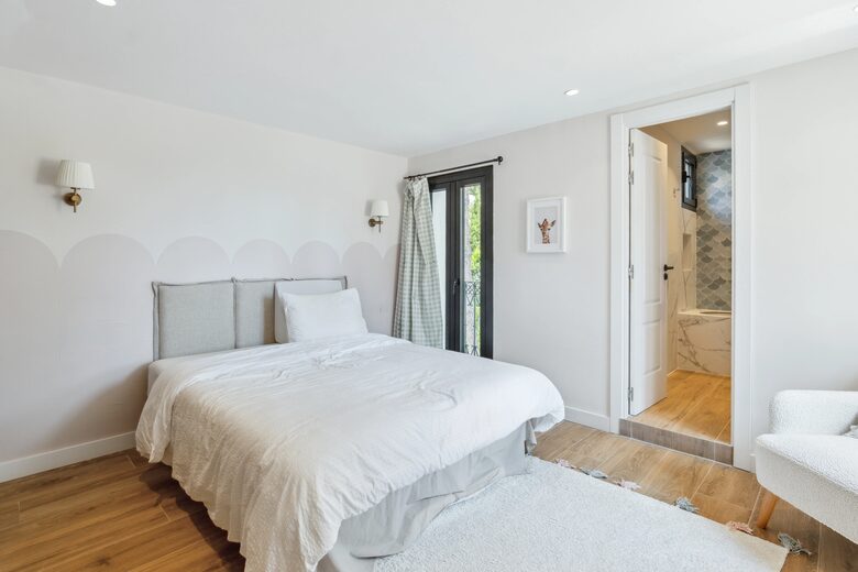 Elegant Six Bedroom Villa near Marbella and Estepona - Benahavis, Spain