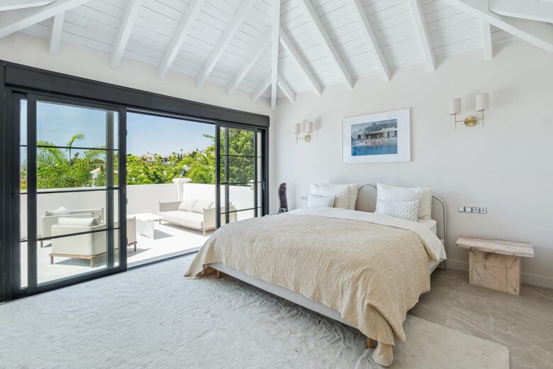 Elegant Six Bedroom Villa near Marbella and Estepona - Benahavis, Spain