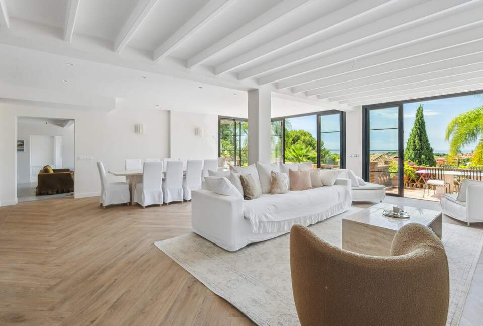 Elegant Six Bedroom Villa near Marbella and Estepona - Benahavis, Spain