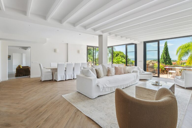 Elegant Six Bedroom Villa near Marbella and Estepona - Benahavis, Spain