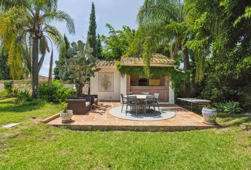 Elegant Six Bedroom Villa near Marbella and Estepona - Benahavis, Spain