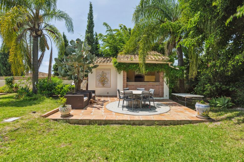 Elegant Six Bedroom Villa near Marbella and Estepona - Benahavis, Spain