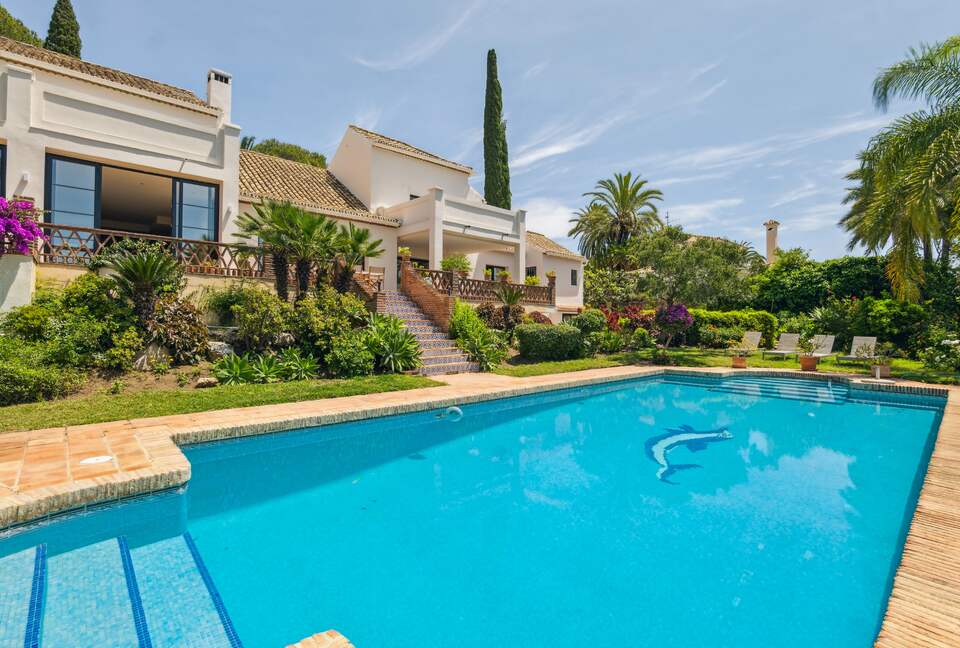 Elegant Six Bedroom Villa near Marbella and Estepona - Benahavis, Spain