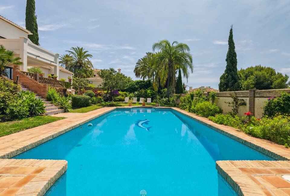Elegant Six Bedroom Villa near Marbella and Estepona - Benahavis, Spain
