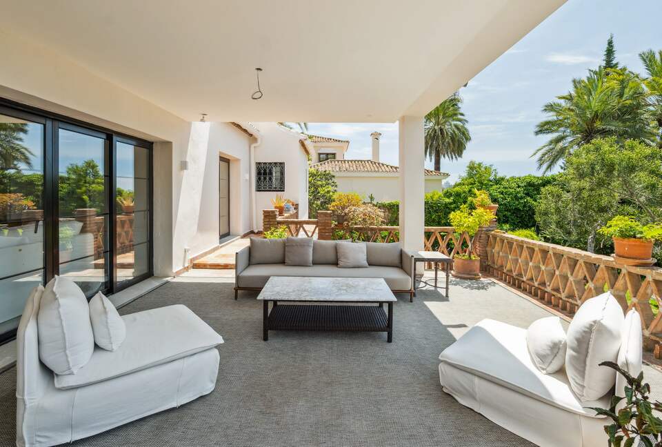 Elegant Six Bedroom Villa near Marbella and Estepona - Benahavis, Spain