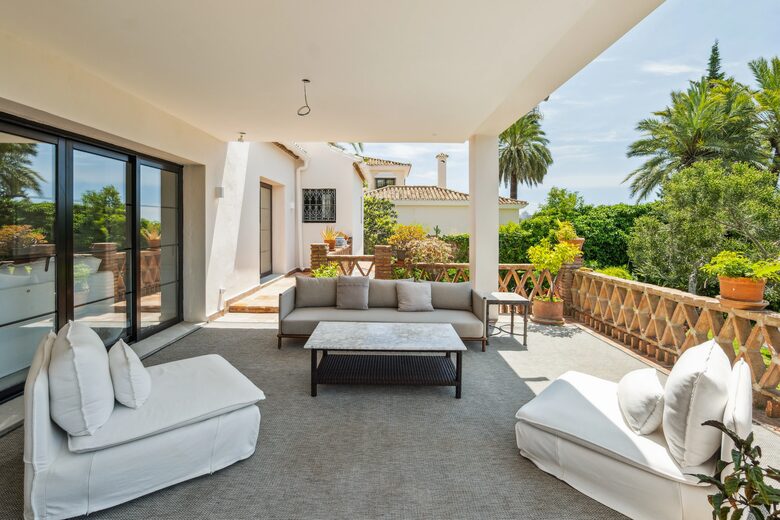 Elegant Six Bedroom Villa near Marbella and Estepona - Benahavis, Spain