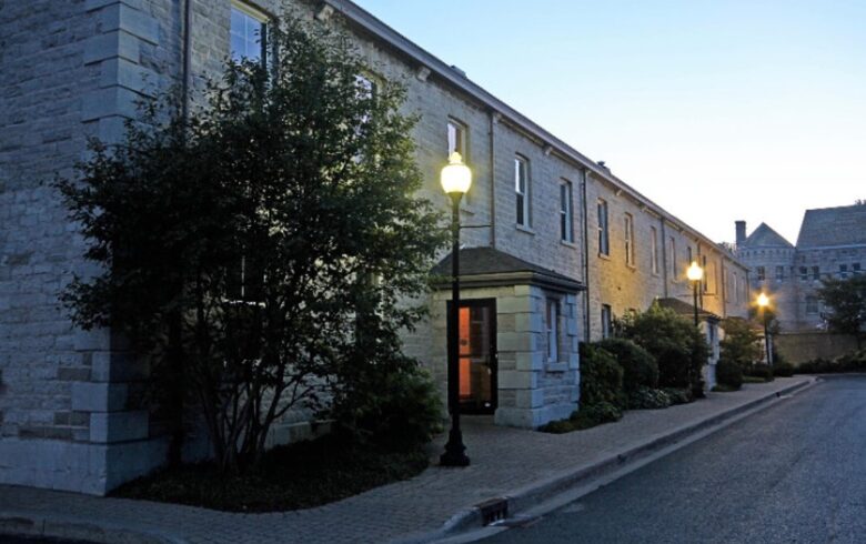 Historic Limestone Loft in Downtown Kingston - Kingston, Canada
