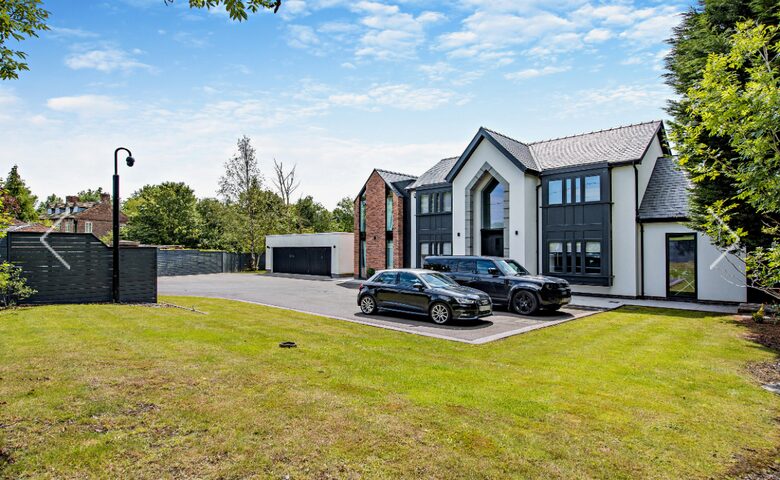 Sophisticated Countryside Estate with Private Par-3 - Knutsford, United Kingdom