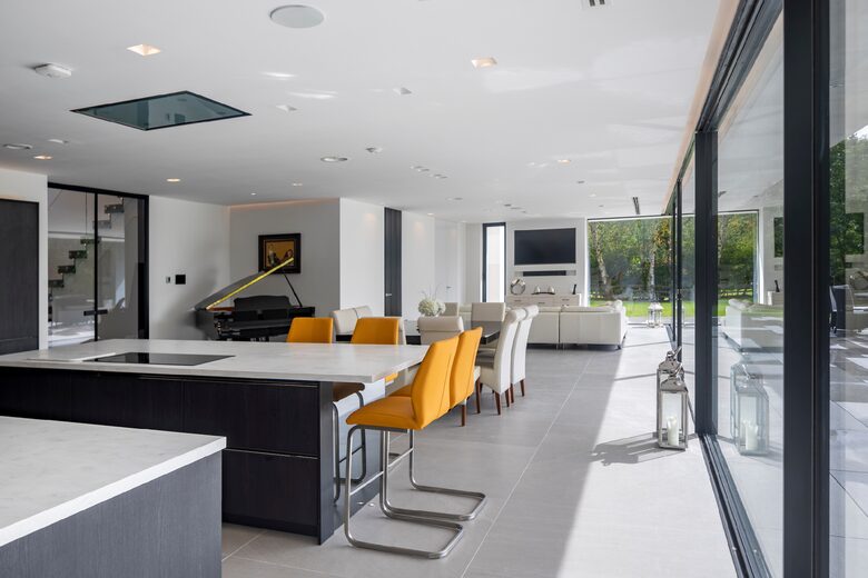 Sophisticated Countryside Estate with Private Par-3 - Knutsford, United Kingdom