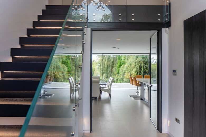 Sophisticated Countryside Estate with Private Par-3 - Knutsford, United Kingdom